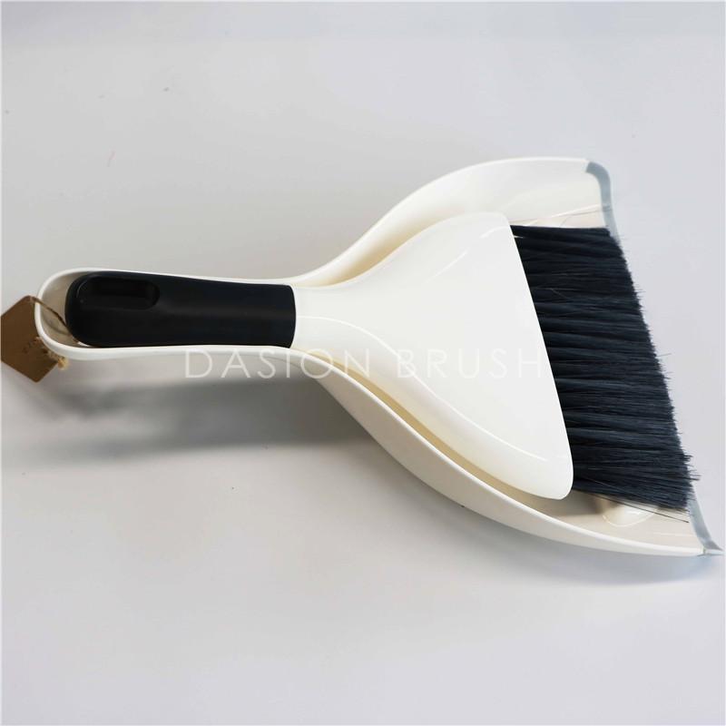 Keyboard cleaning brush