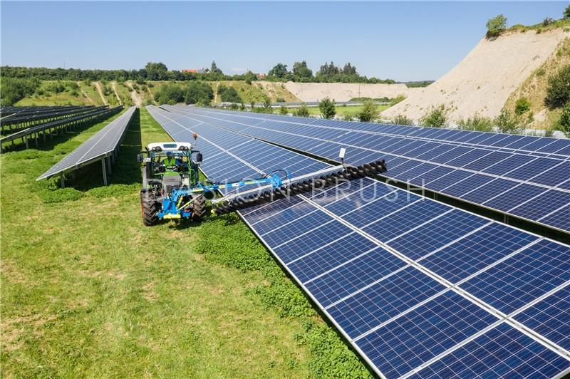 Solar panel cleaning brush